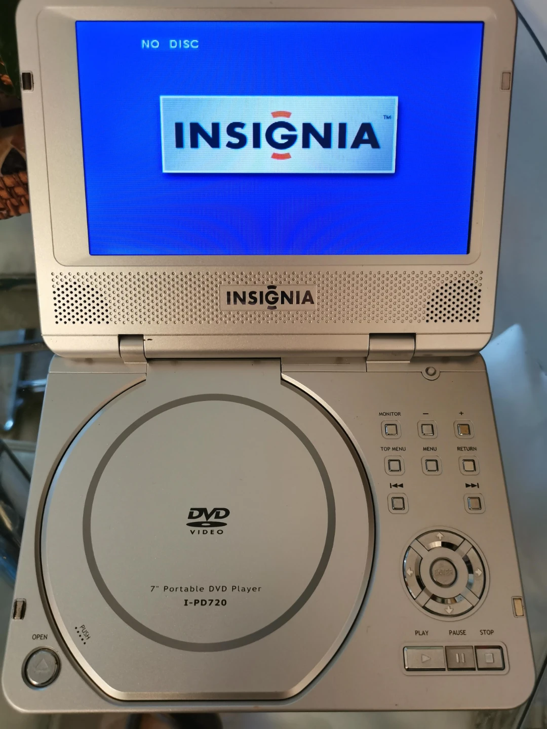 Portable DVD Player - Insignia - 9"