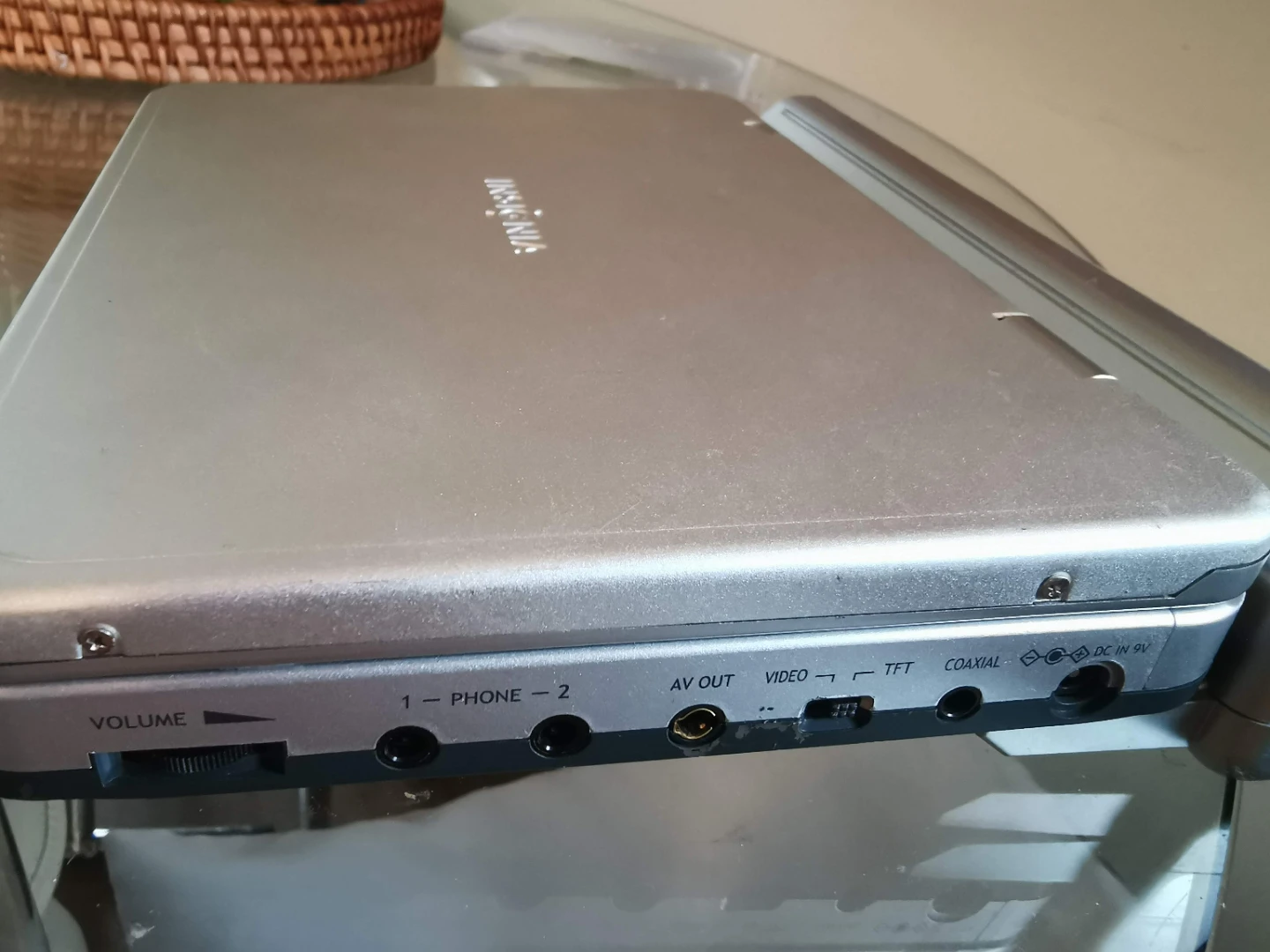 Portable DVD Player - Insignia - 9" - photo 3