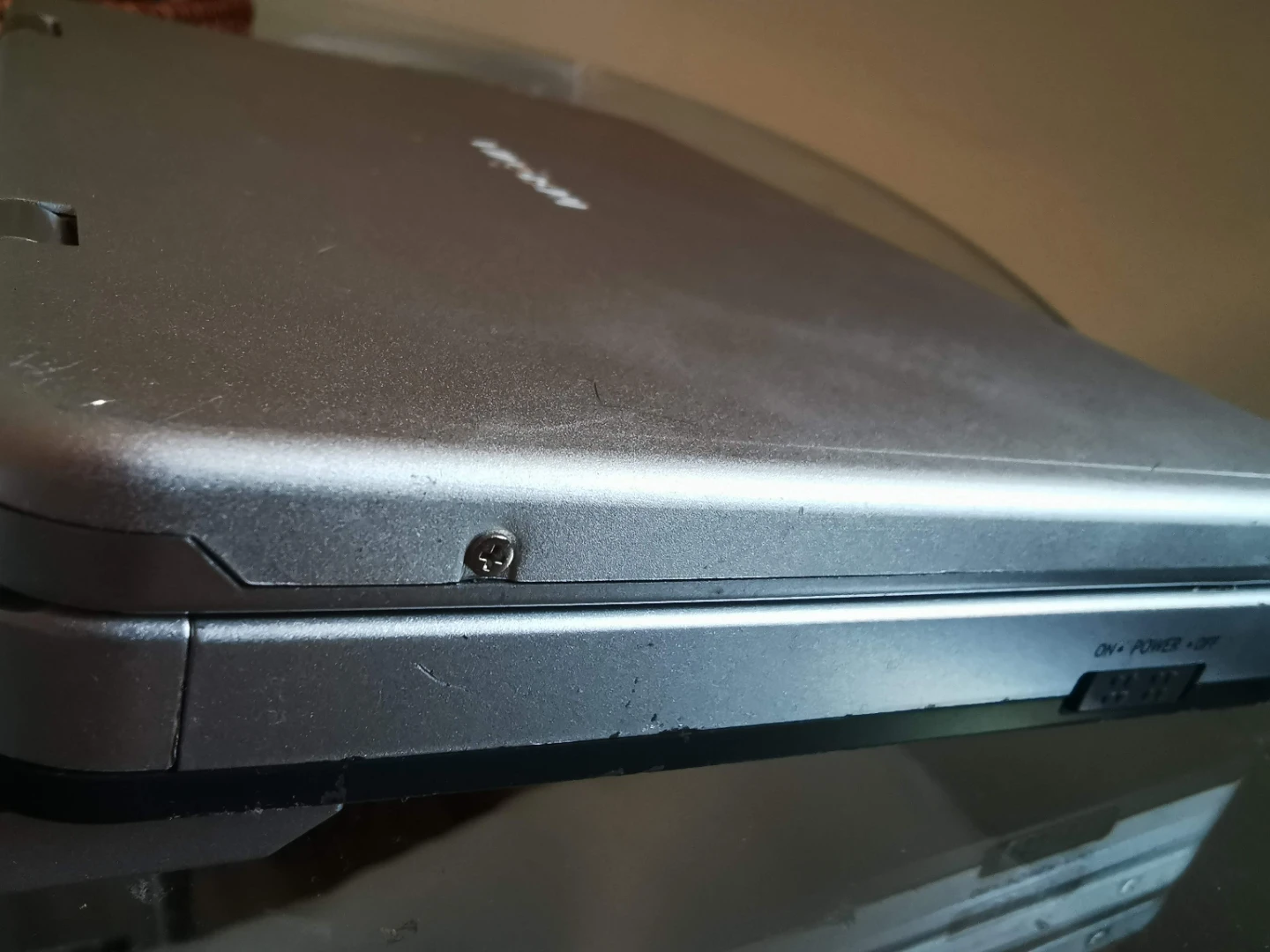 Portable DVD Player - Insignia - 9" - photo 4