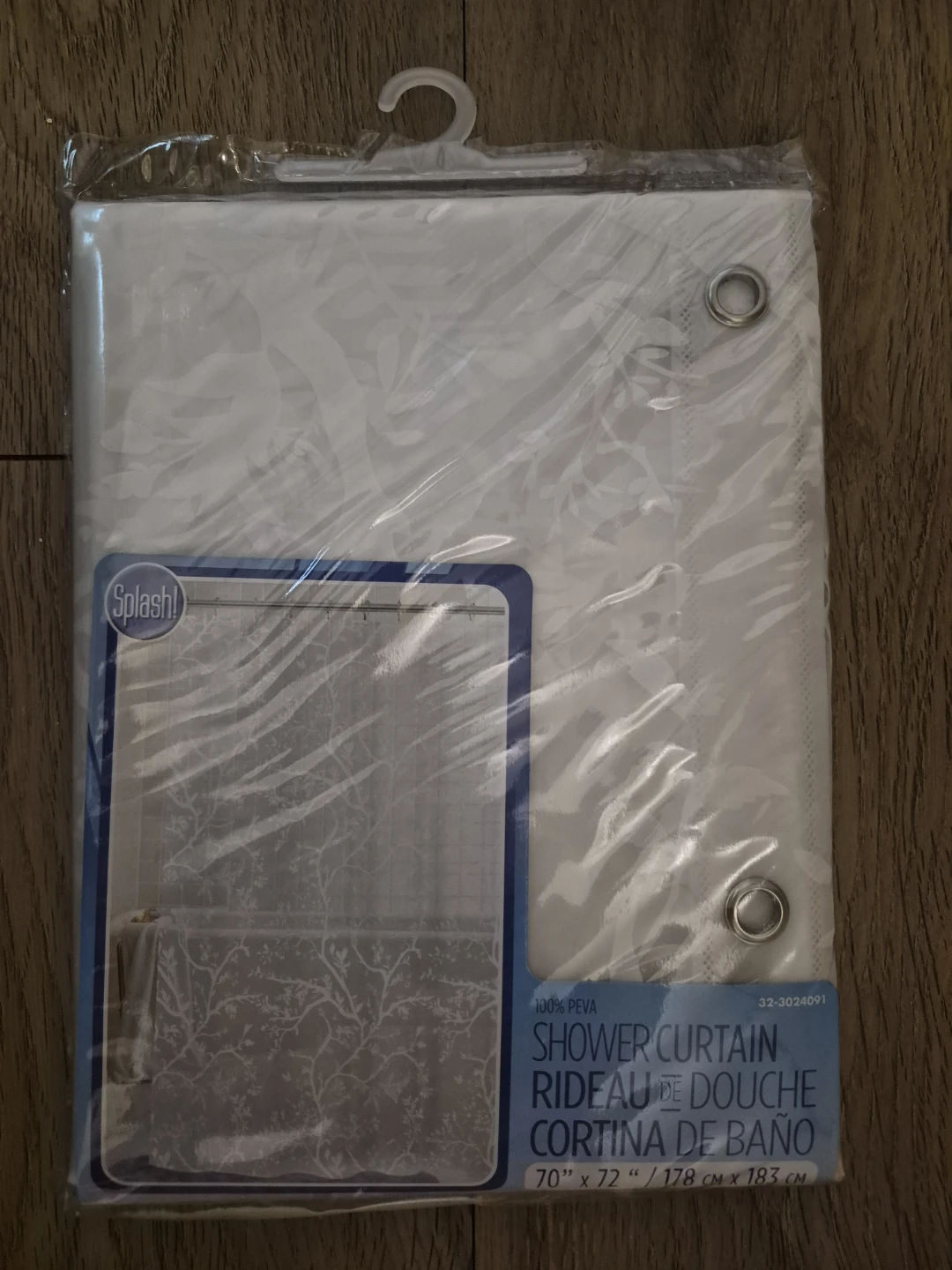 White and green Shower Curtains 5 cad and 10cad with butterflies - photo 2