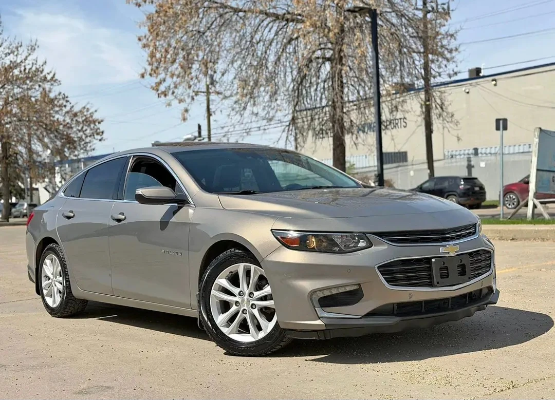 2017 Chevrolet Malibu LT - 166 KM - Clean Car ! - photo 2