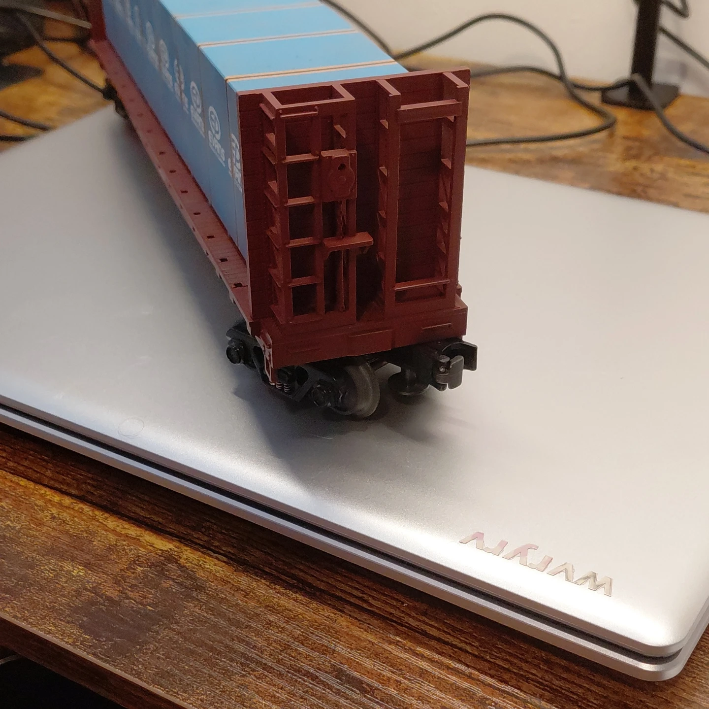 Model Train Flat Car with Blue Containers - PRR 469 808 - photo 2
