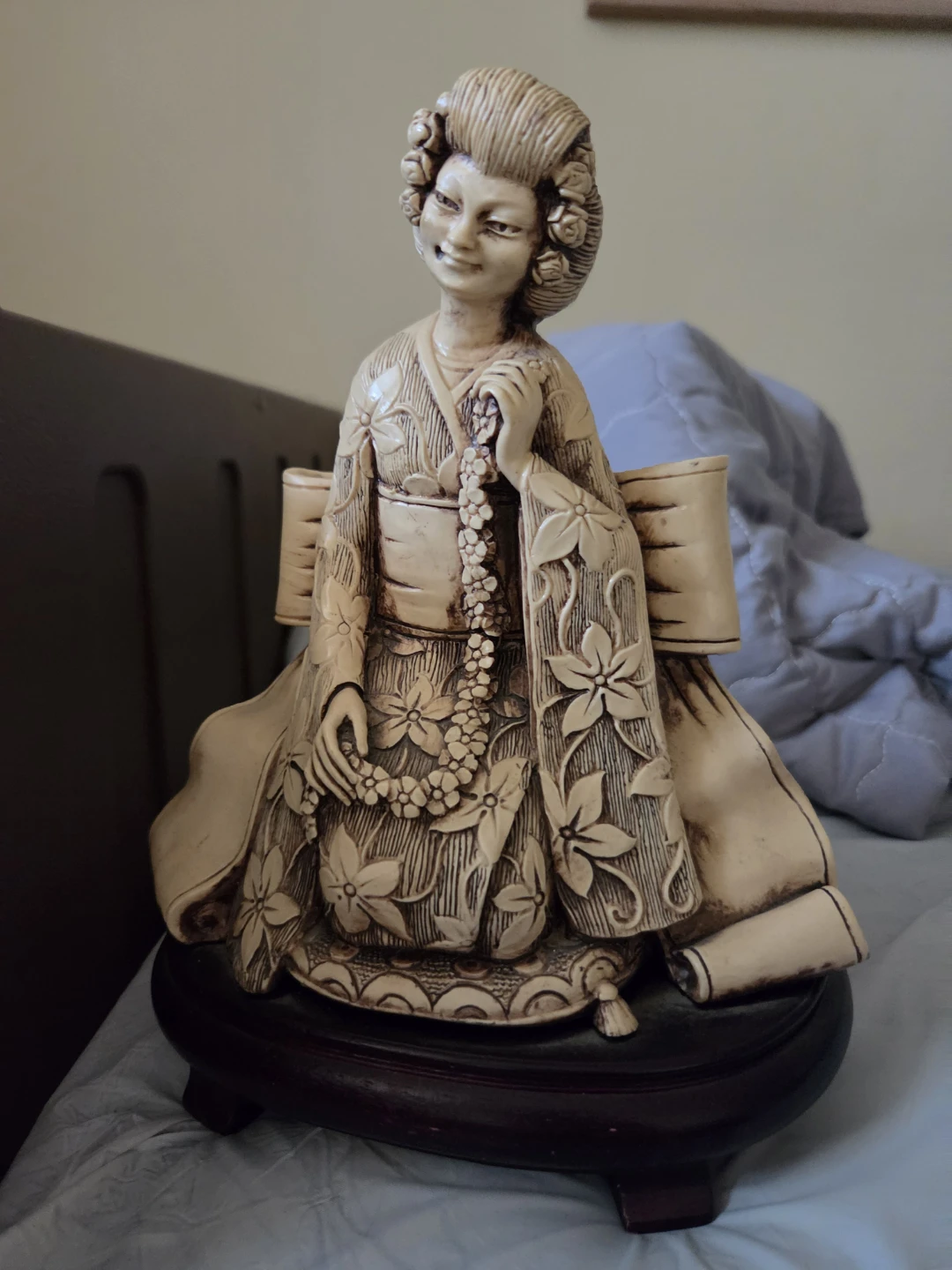 Carved Geisha Figurine with Beaded Necklace - photo 2