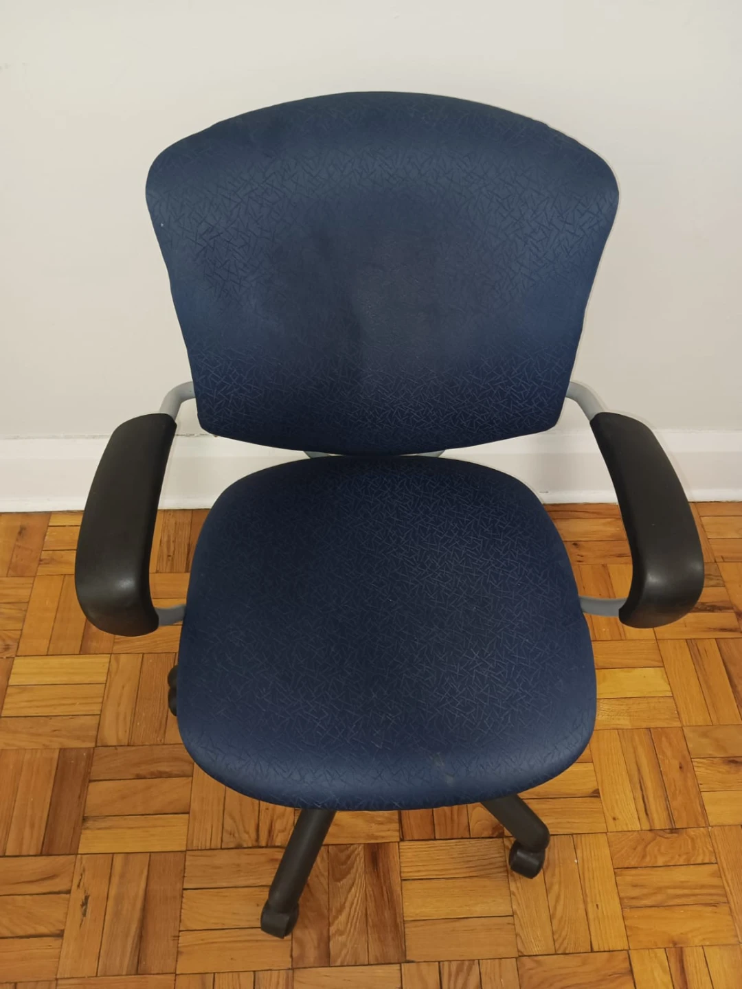 Blue fabric office chair with armrests - photo 2