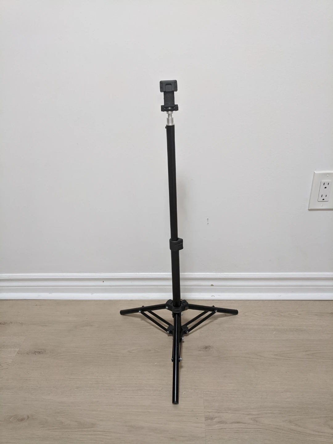 Small Camera Tripod with Phone Holder - photo 2