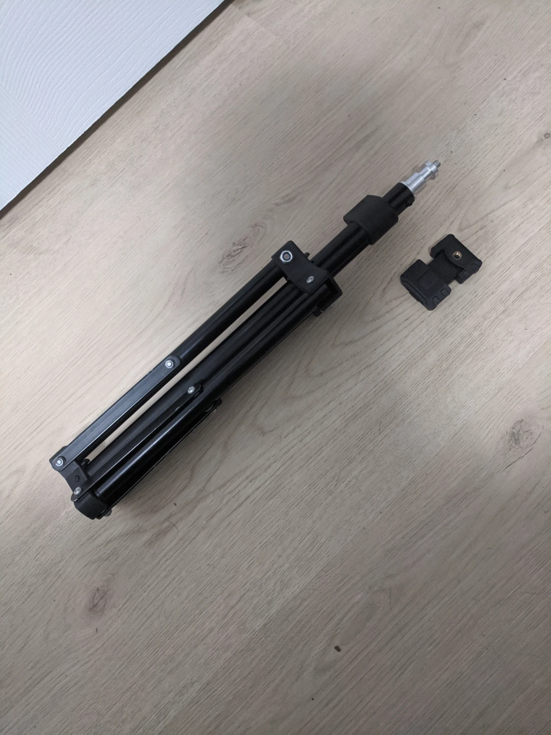 Small Camera Tripod with Phone Holder - photo 4