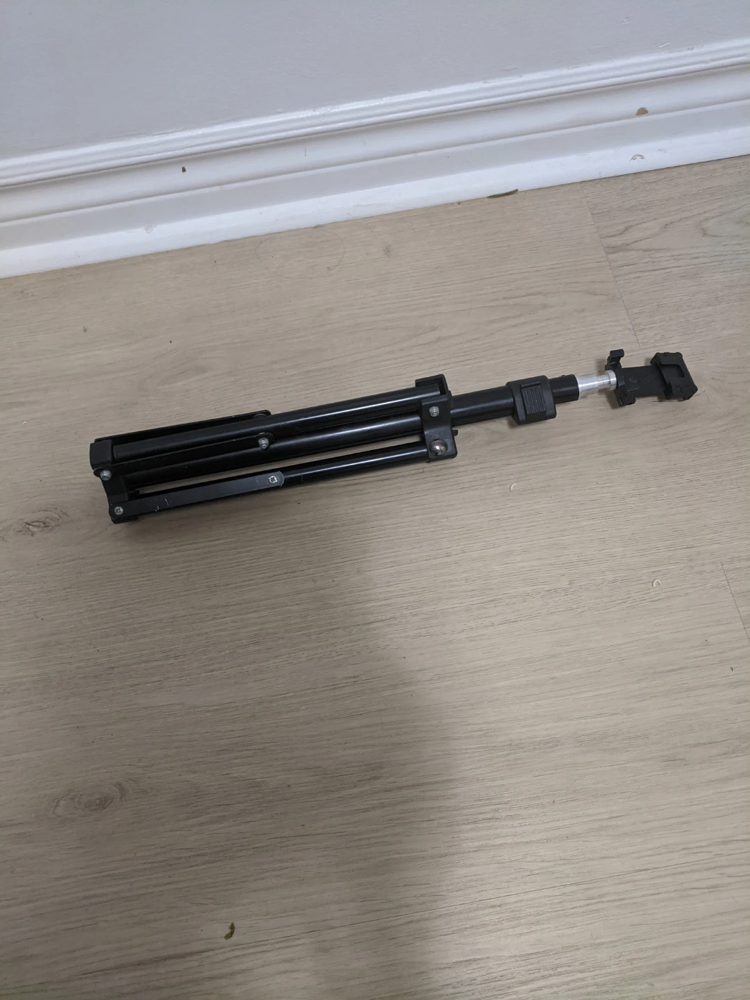 Small Camera Tripod with Phone Holder - photo 5