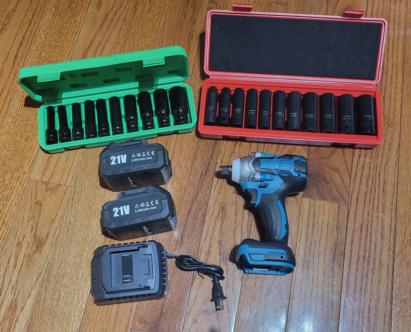 NEW Impact Wrench w/2 Socket sets (SAE & Metric)