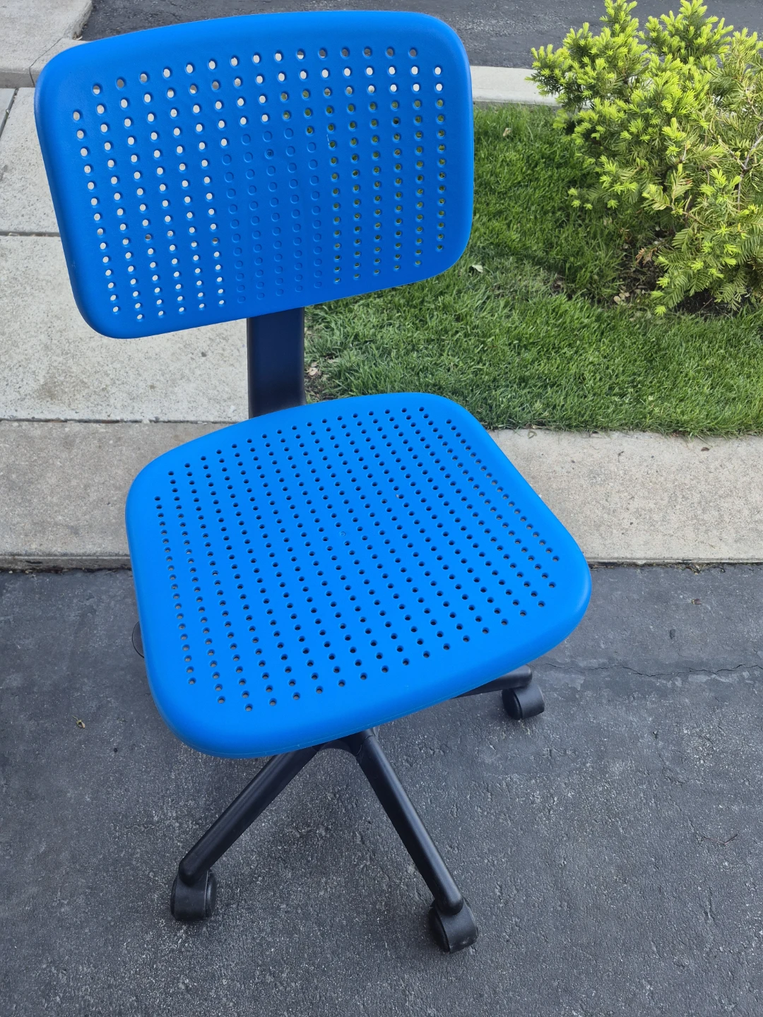Blue Swivel Chair - great deal