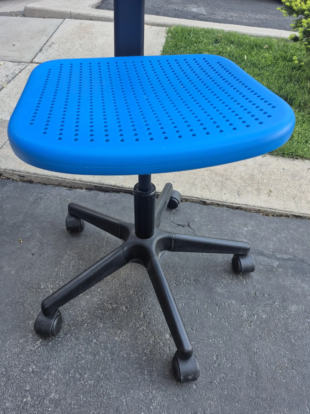 Blue Swivel Chair - great deal - photo 2