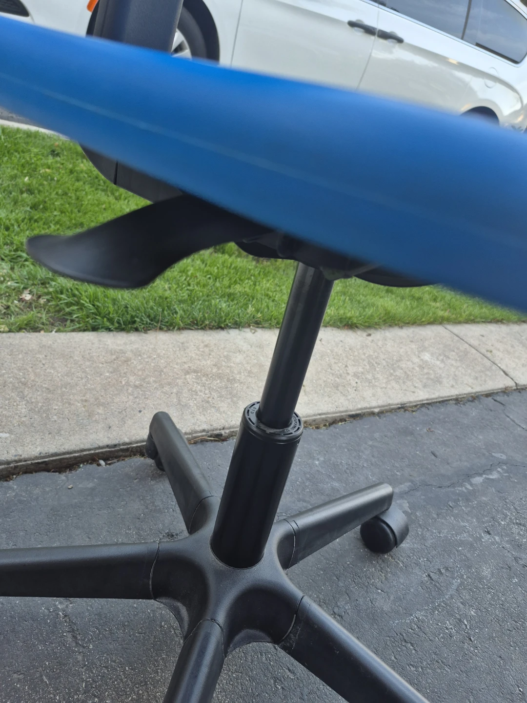Blue Swivel Chair - great deal - photo 3