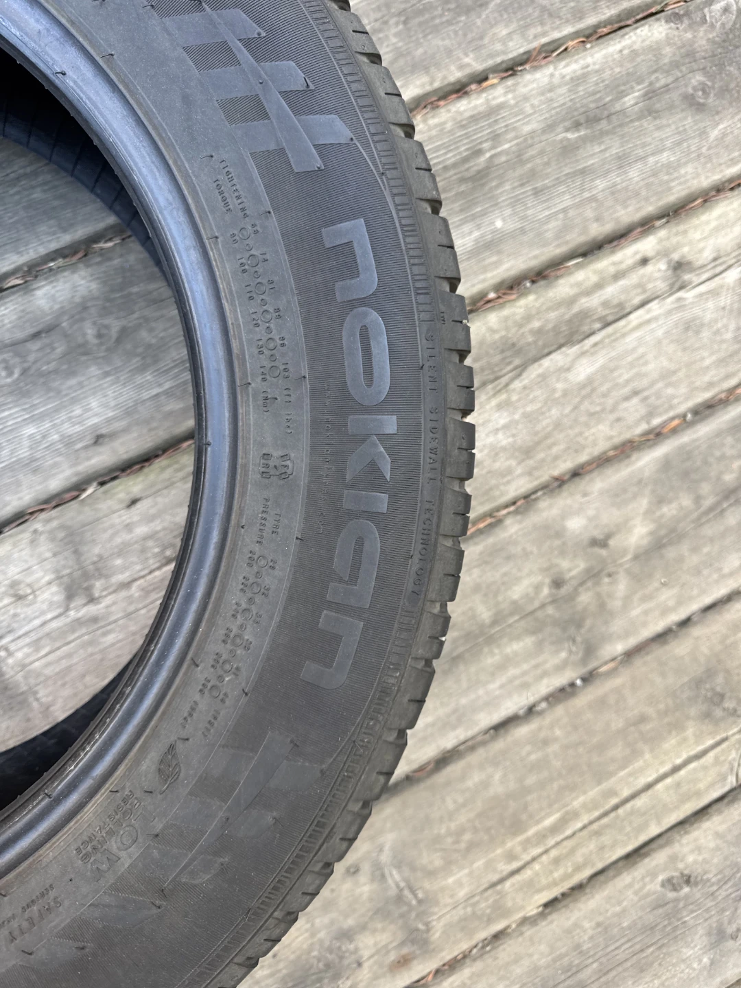 Nokian Hakkapeliitta 215/60R16 XL Tire - photo 2