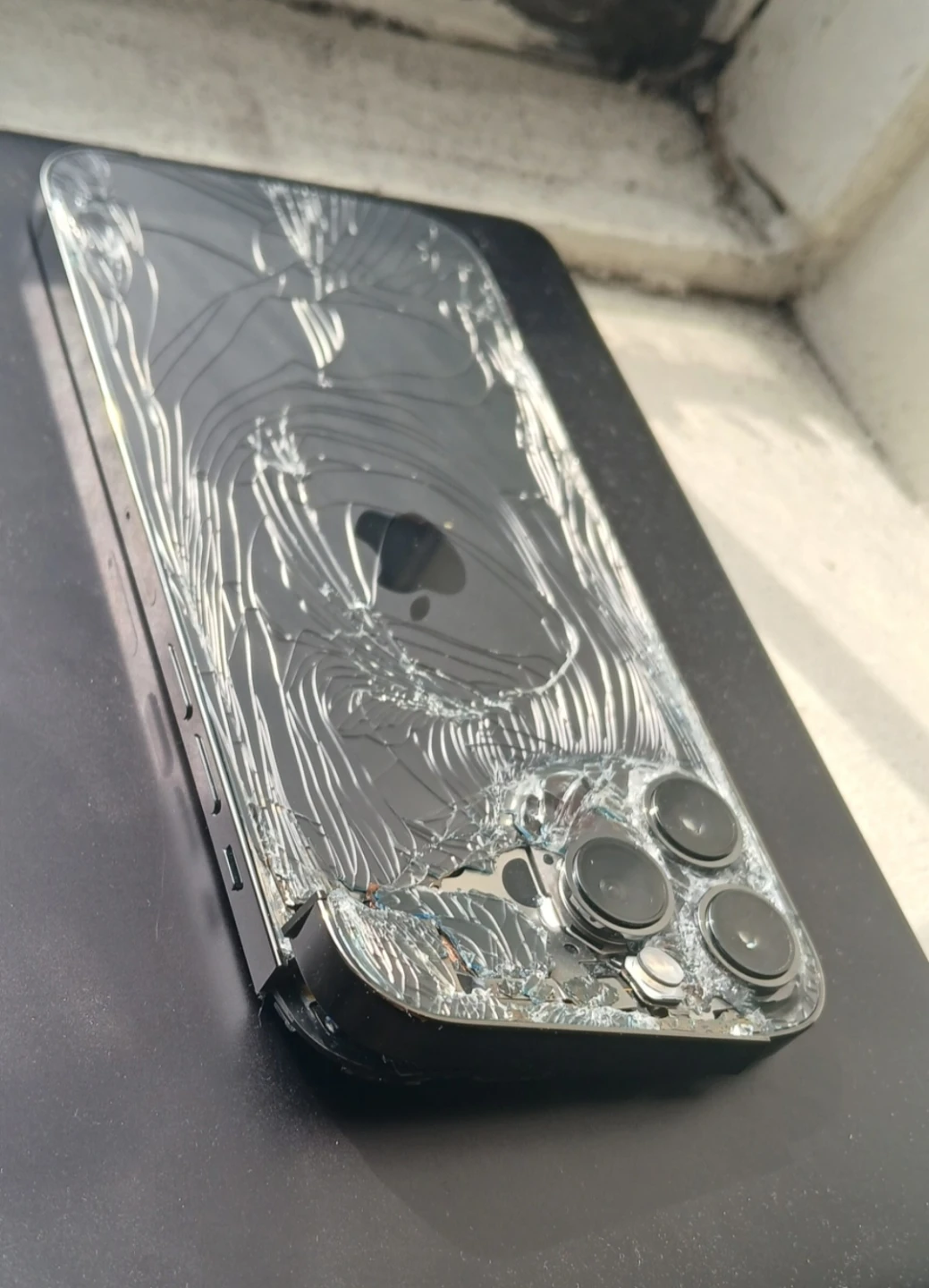 Apple iPhone 13 Pro Max - Heavily Damaged - photo 3