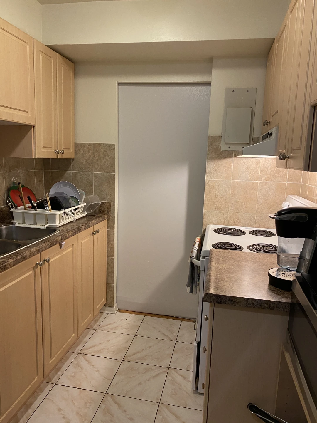 Furnished ROOM for Rent-Female-Steps from Finch subway station - photo 3