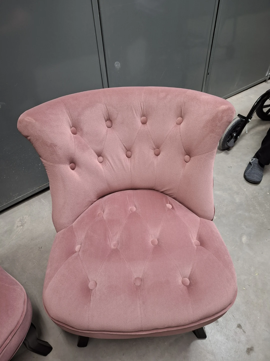 Pair of Dusty Rose Velvet Accent Chairs 🌱 - photo 5