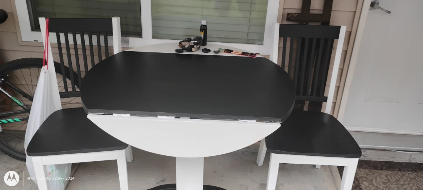 Table and two chairs - photo 5