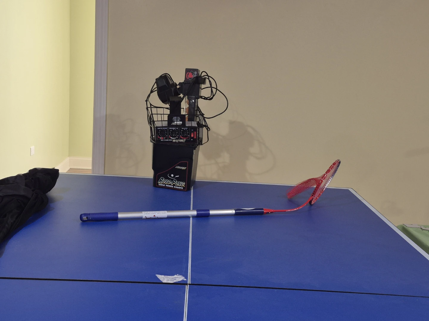 Ping pong board with robot ball collector and thrower - photo 4