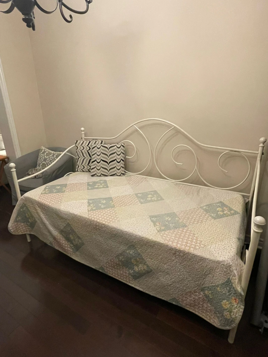 White Metal Daybed (frame only)
