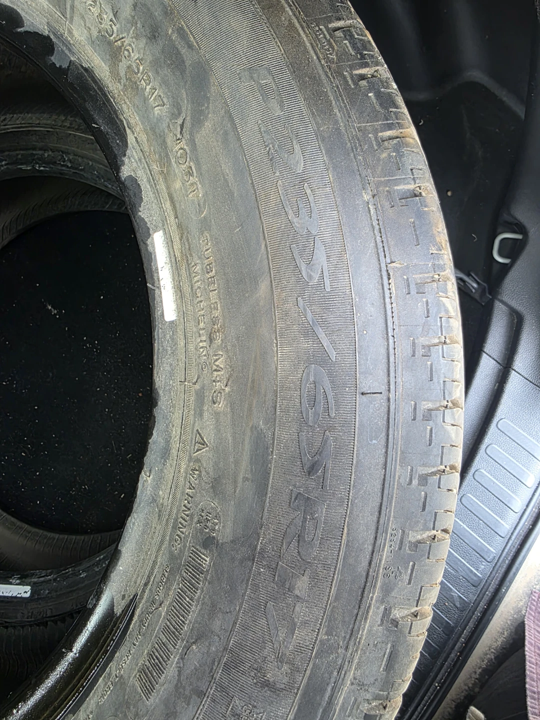 Set of 2 Michelin & 1 Goodyear Summer Tires P235/65R17 - photo 2