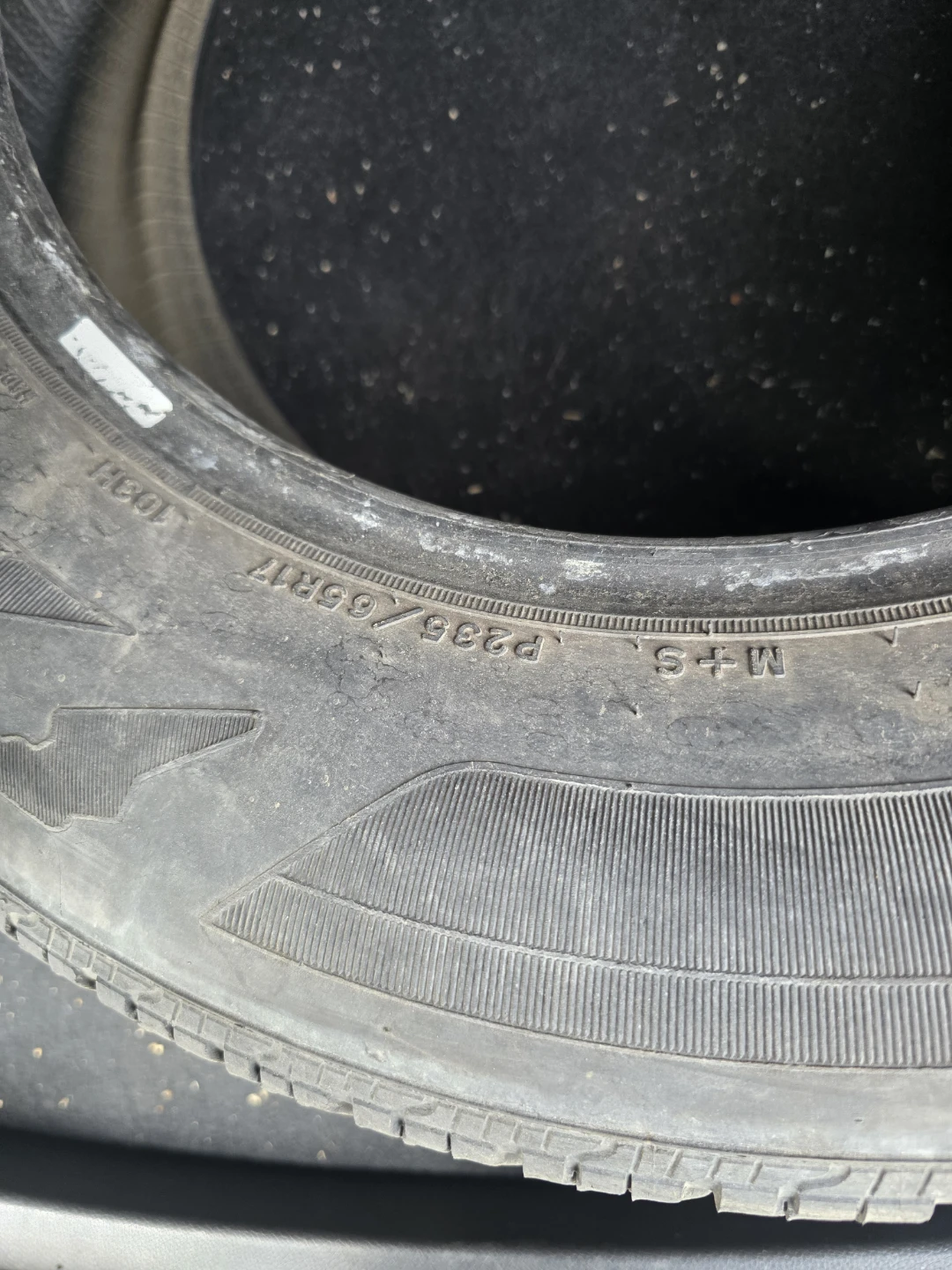 Set of 2 Michelin & 1 Goodyear Summer Tires P235/65R17 - photo 5
