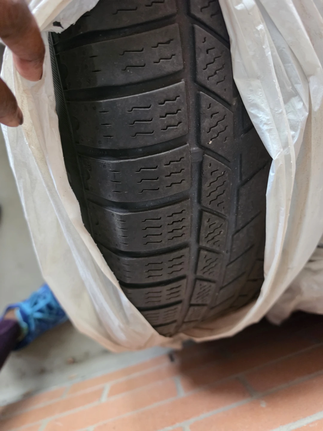 Continental CrossContact Winter Tire 235/65 R18 - photo 4