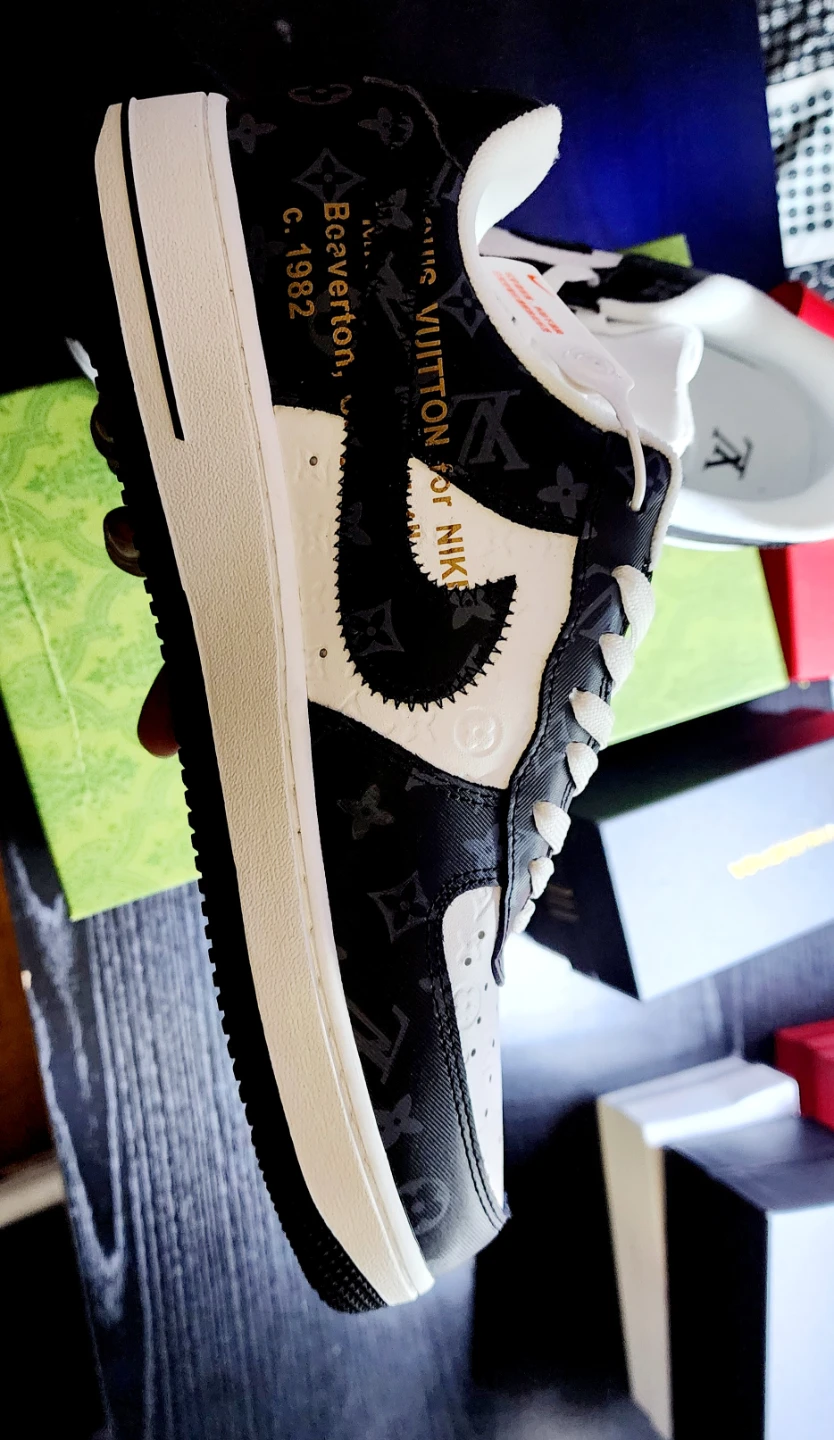 Nike Air Force 1 LV x Gucci Sneakers - photo 2