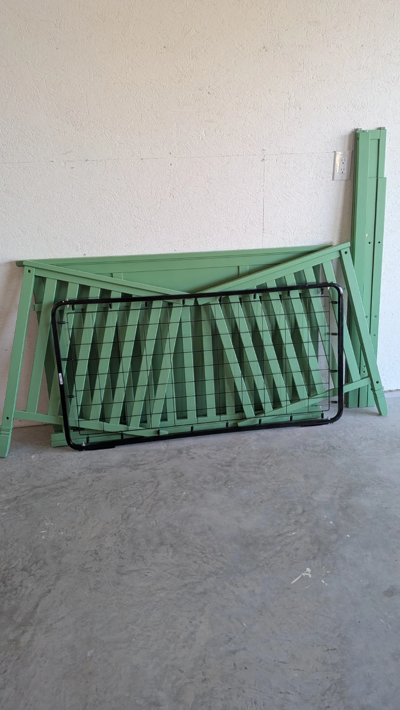 Crib with Mattress Frame - photo 2