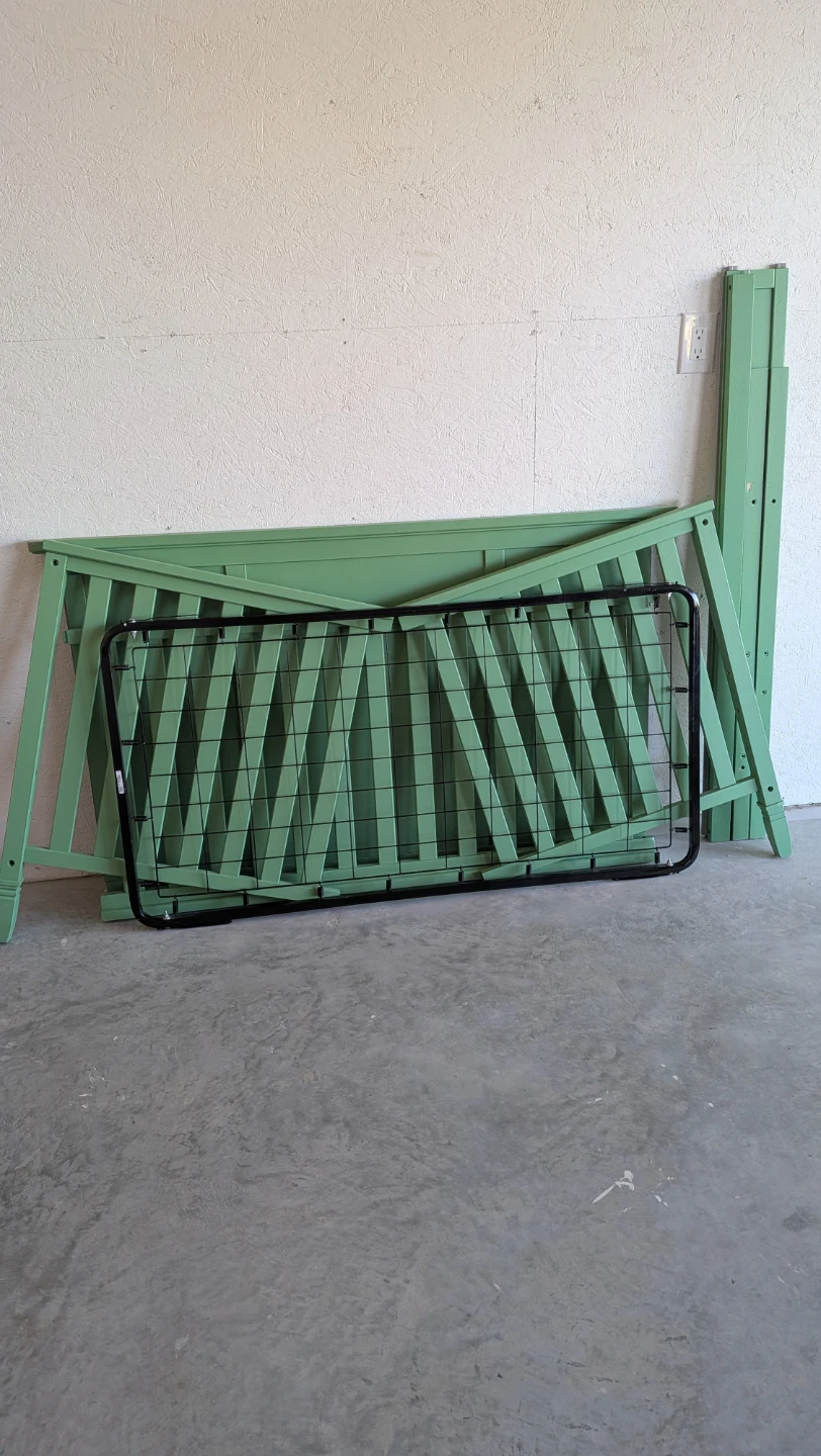Crib with Mattress Frame - photo 3