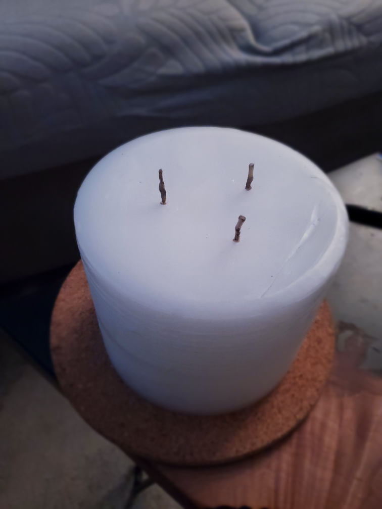 Large 3- Wick candle. Unscented. Nice design. 🕯 - photo 2
