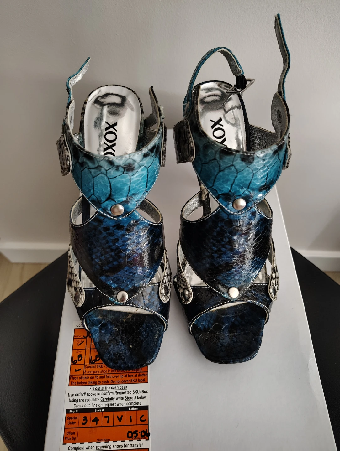 XOXO Blue & Silver Snakeskin Heels Size 6B - photo 2