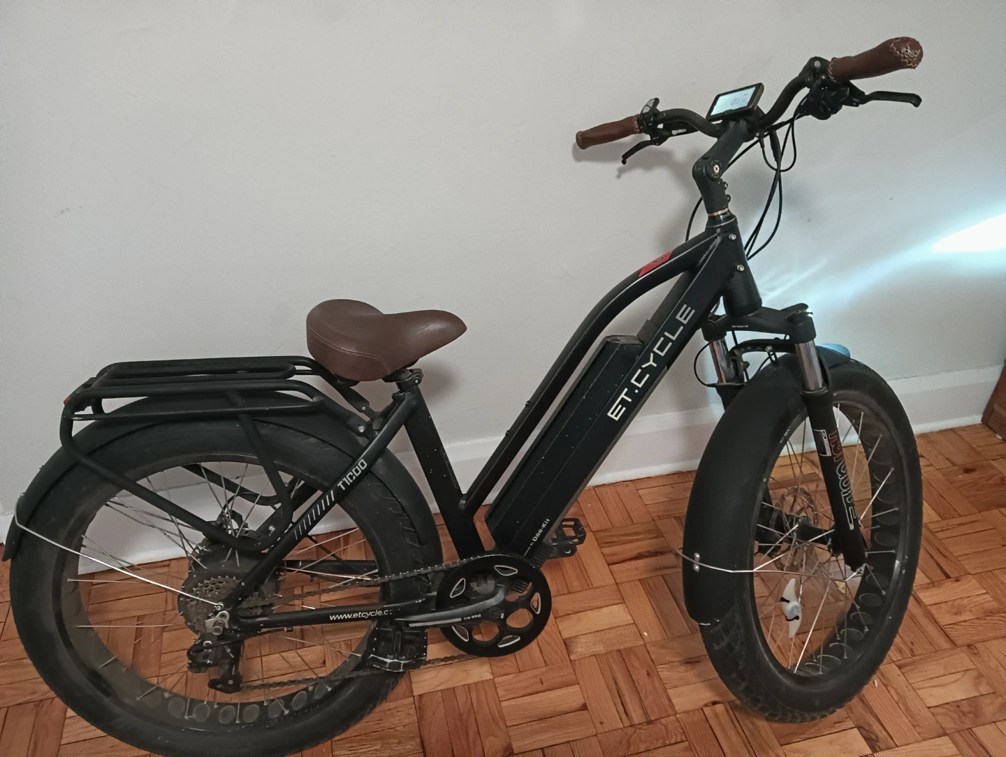 ET T1000 Electric Fat Tire Bike in black