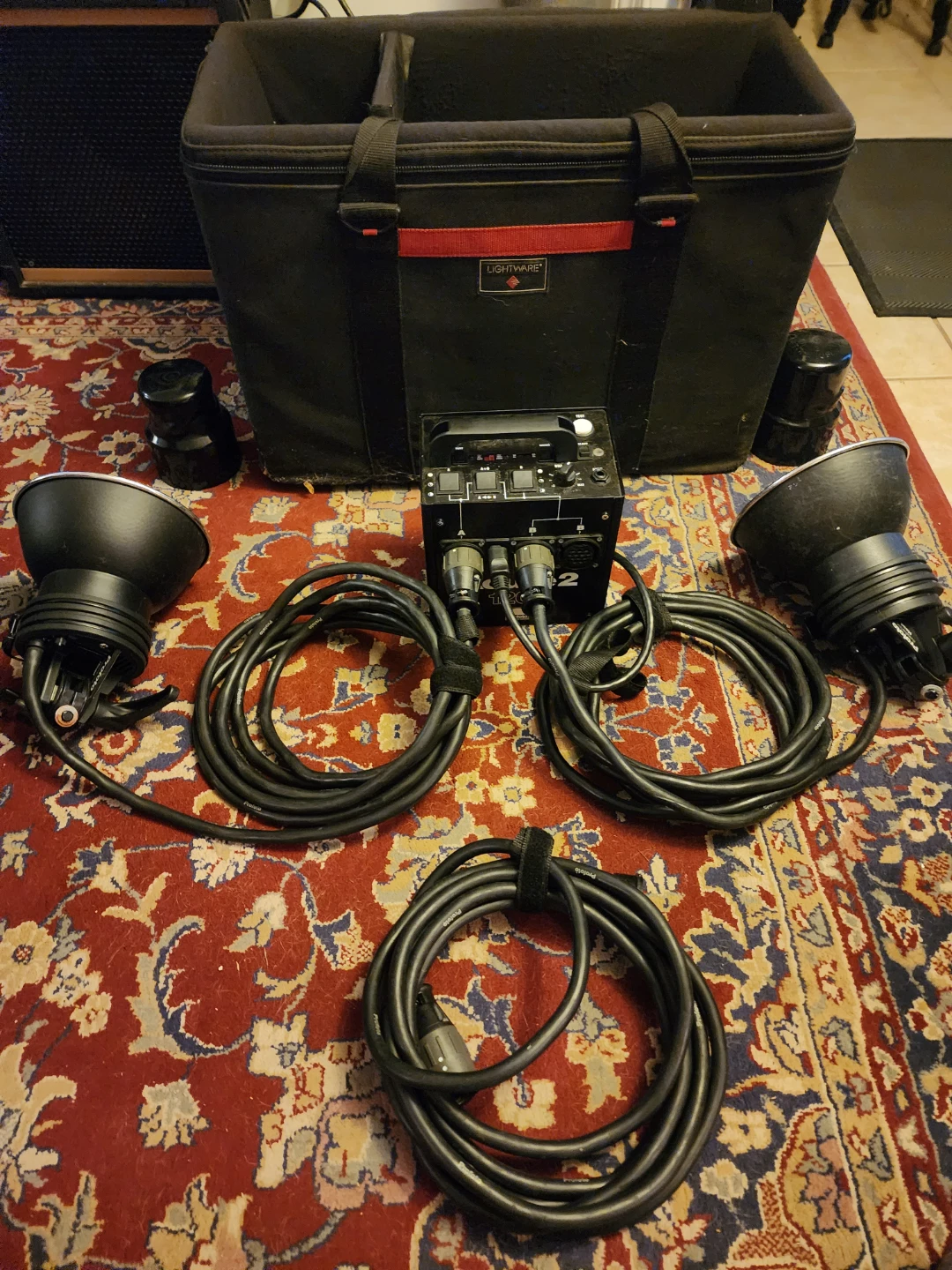 Profoto Acute2 1200 Strobe Kit - 2 Heads, Pack, 3 Cables & Case