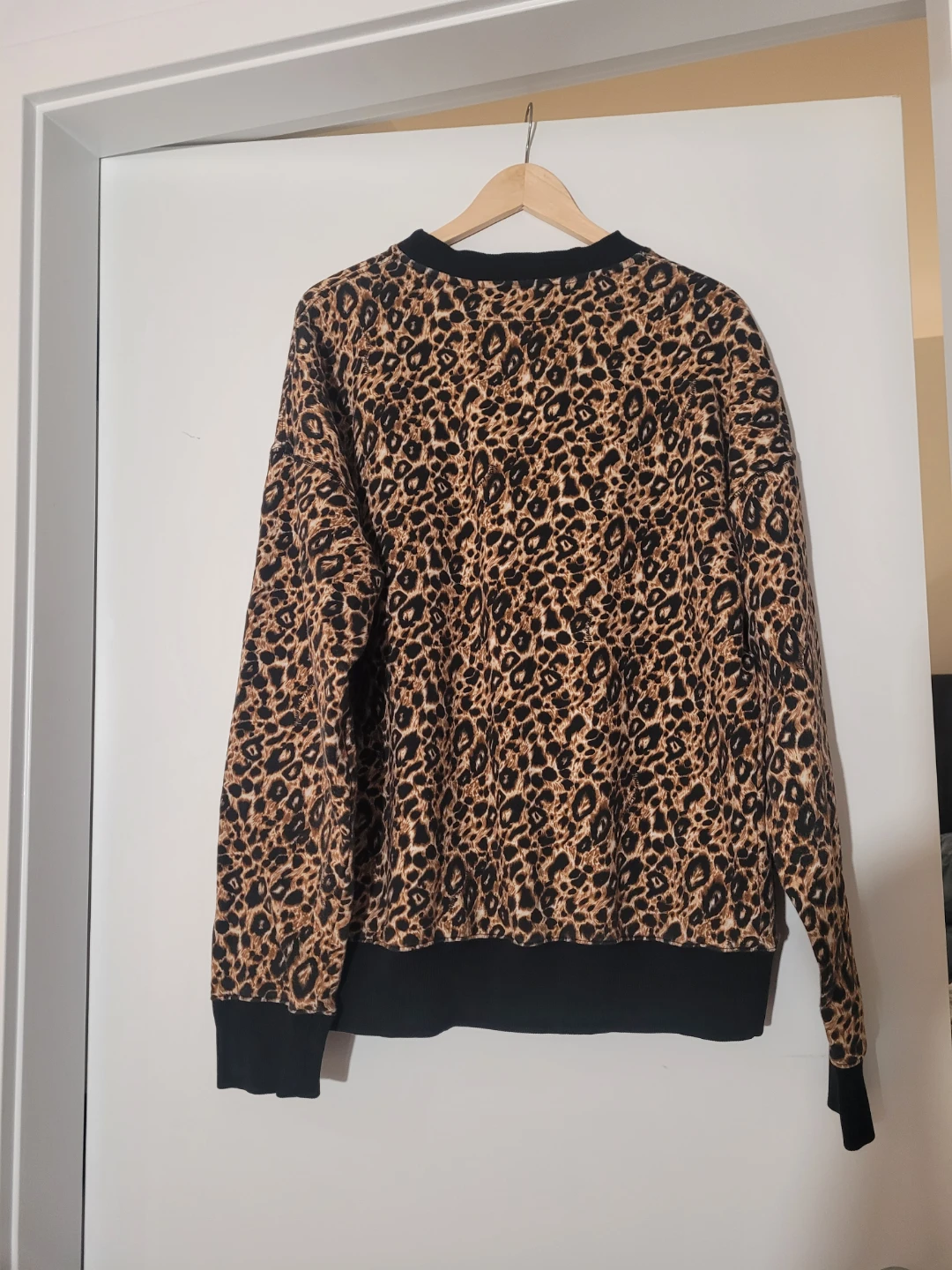 Versace Jeans Couture Leopard Logo Sweater - Women's XL - photo 4