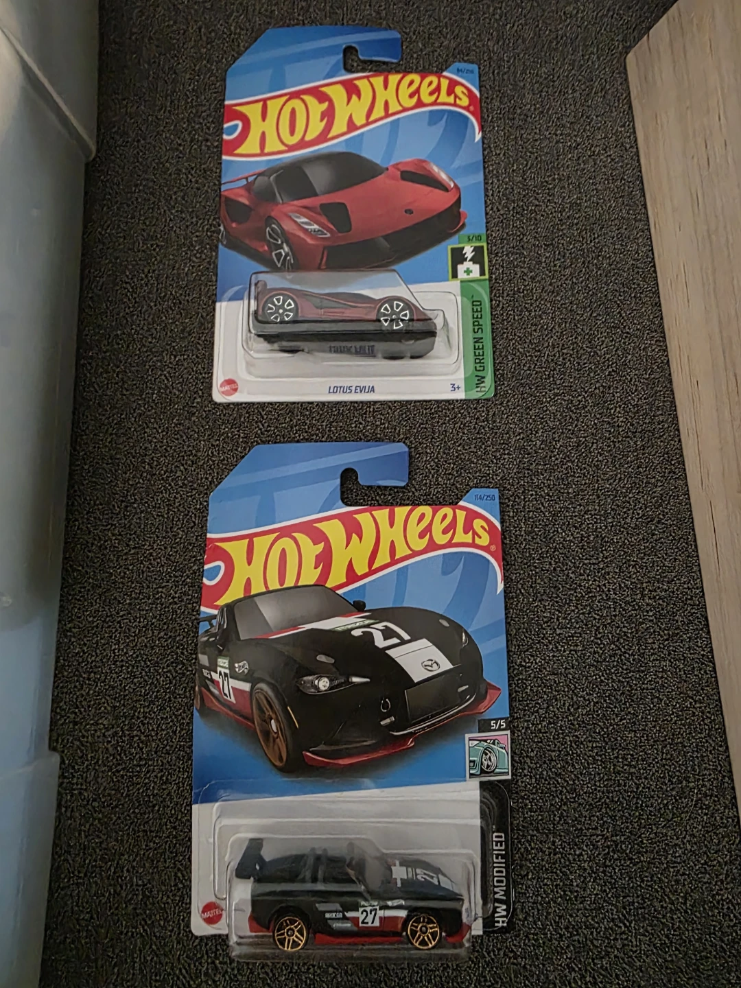 2 hot wheels cars