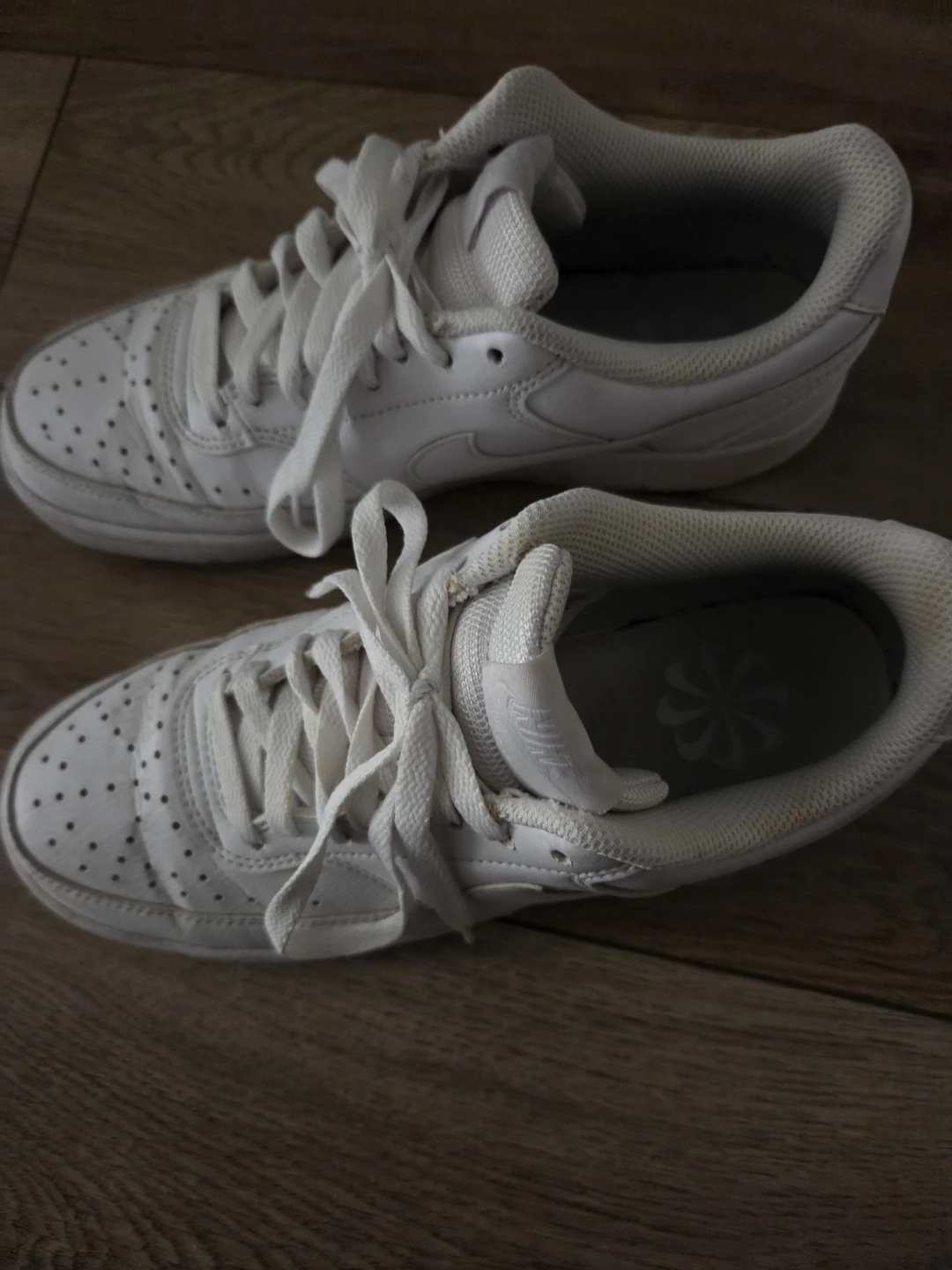 [Nike] Men's White Sneakers - US 7.5 - photo 2