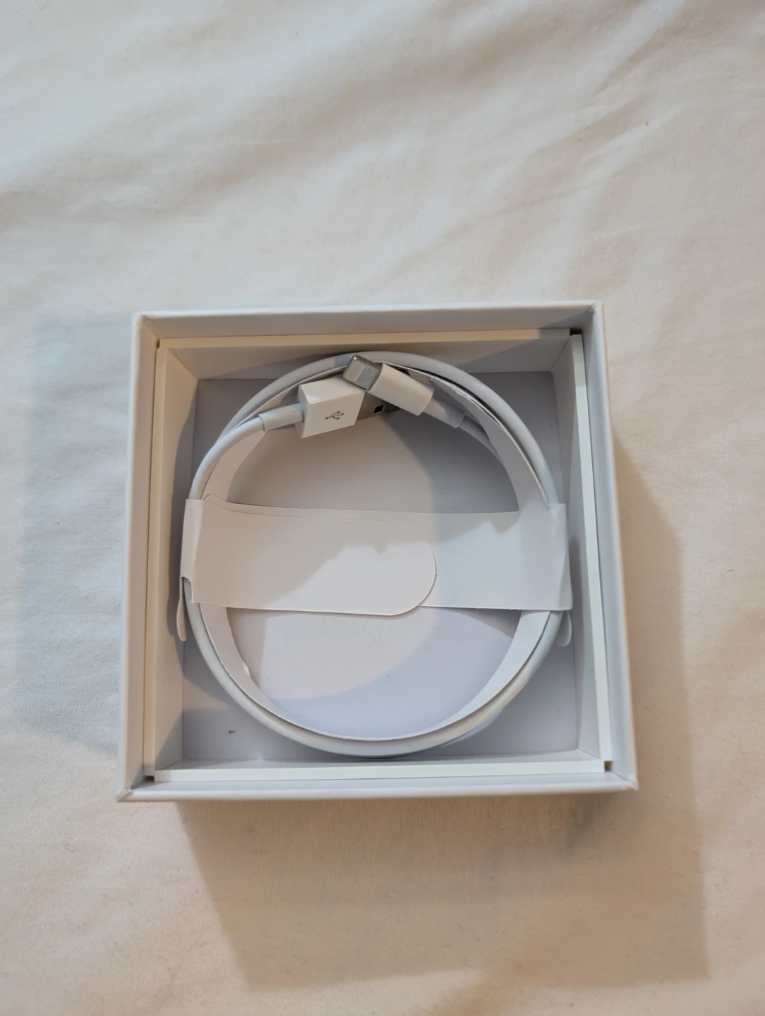 Apple AirPods with Charging Case - photo 4