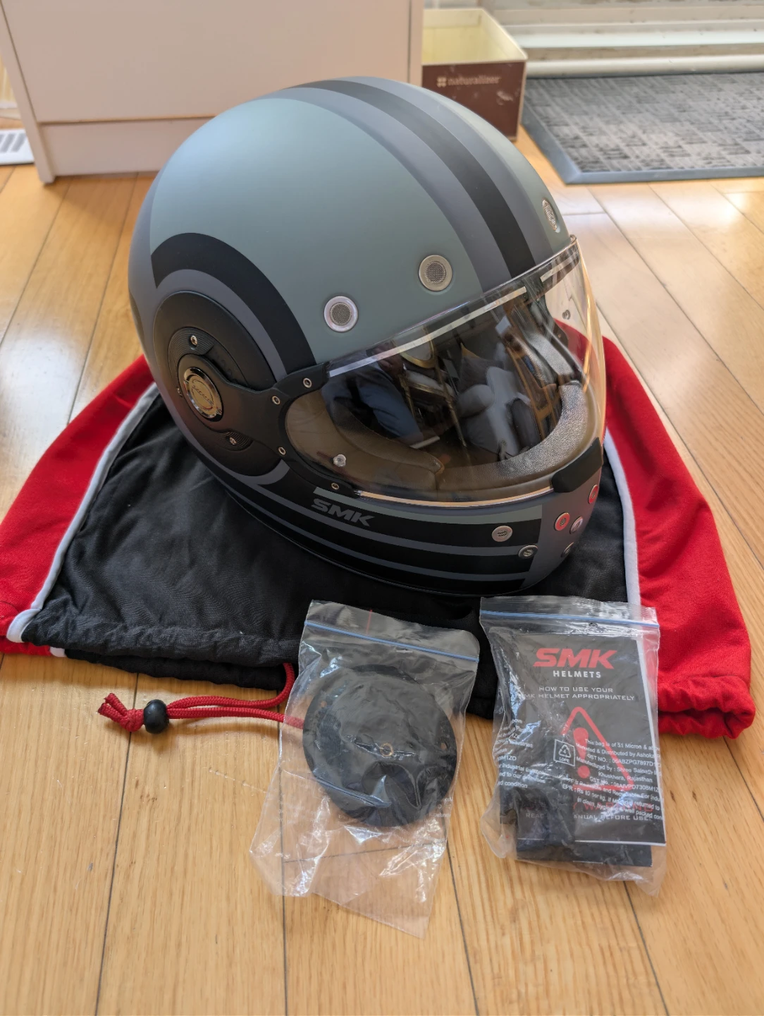 Motorcycle helmet - photo 2