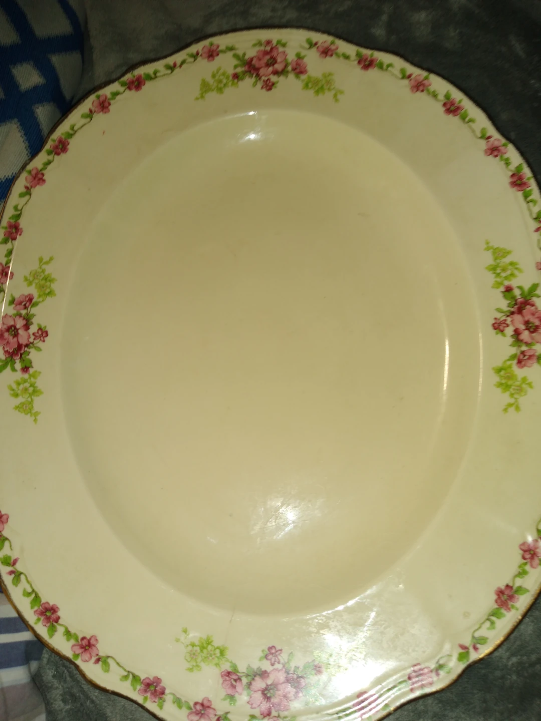 Beautiful English bone china serving platter with gold trimmer - photo 2