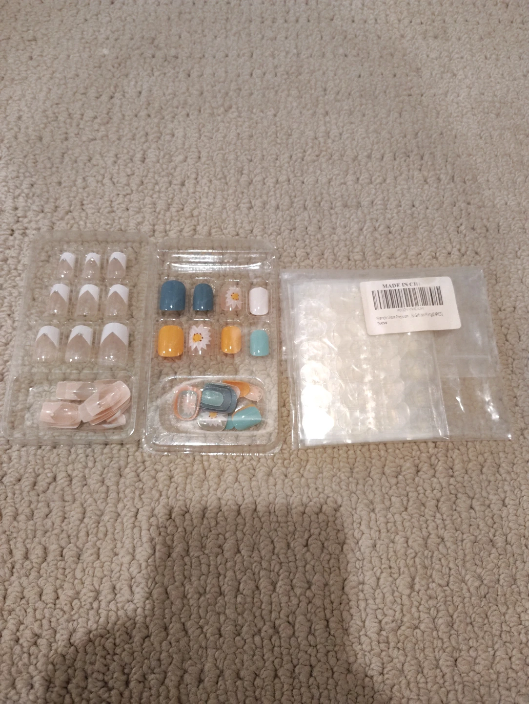 Press-on Nails with Daisy Design