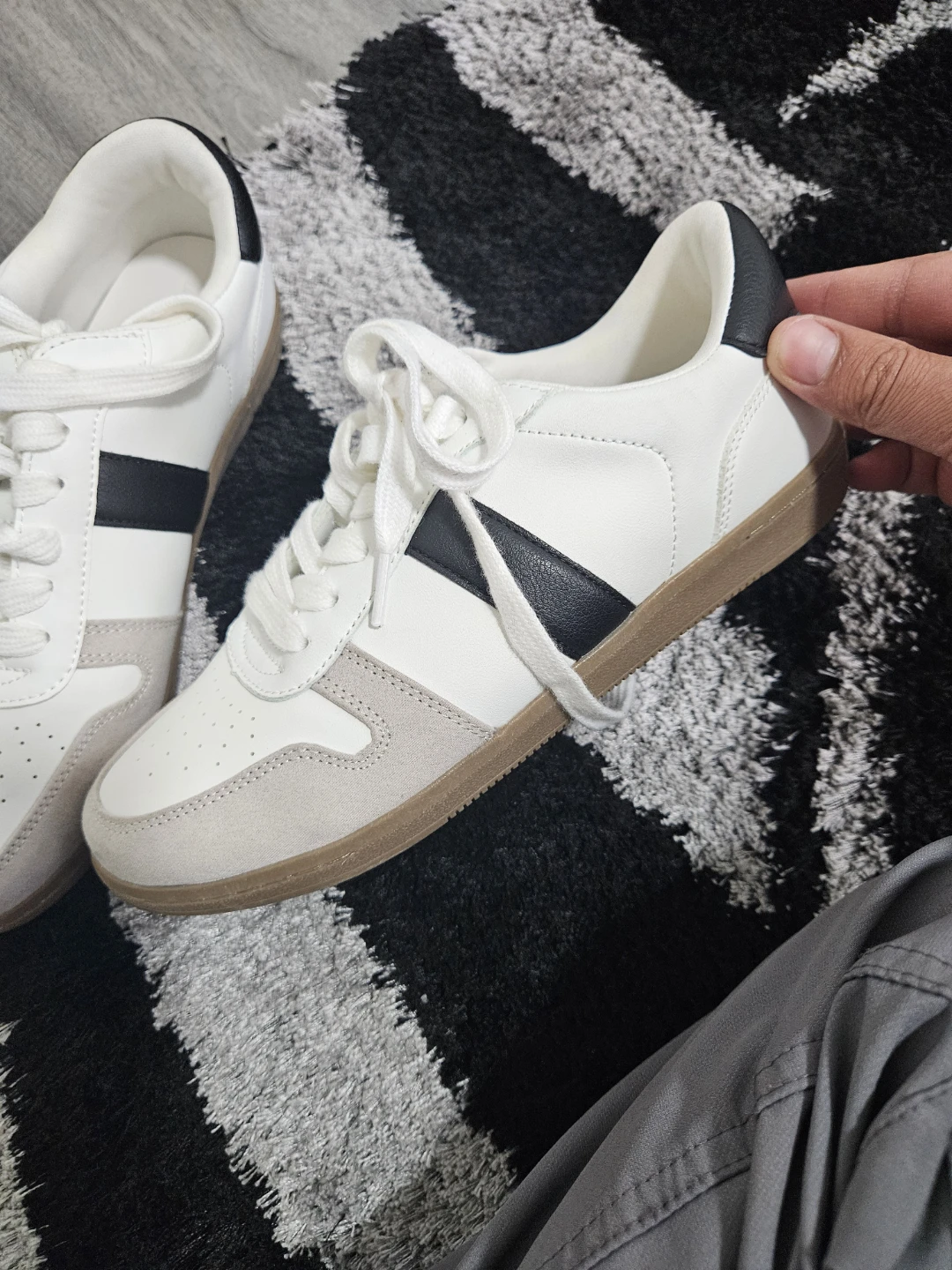 White and Black Casual Sneakers - photo 2