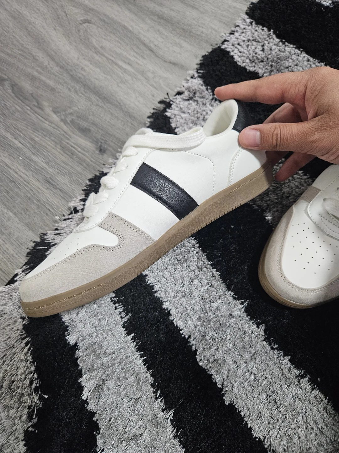 White and Black Casual Sneakers - photo 3