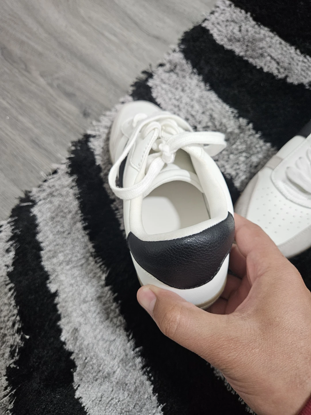 White and Black Casual Sneakers - photo 4