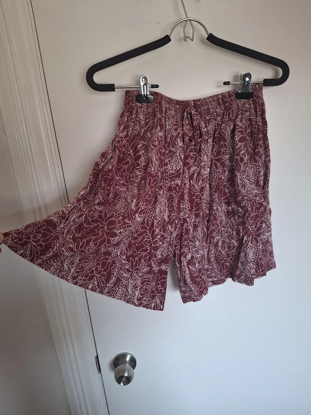 Maroon Floral Print Shorts Size L