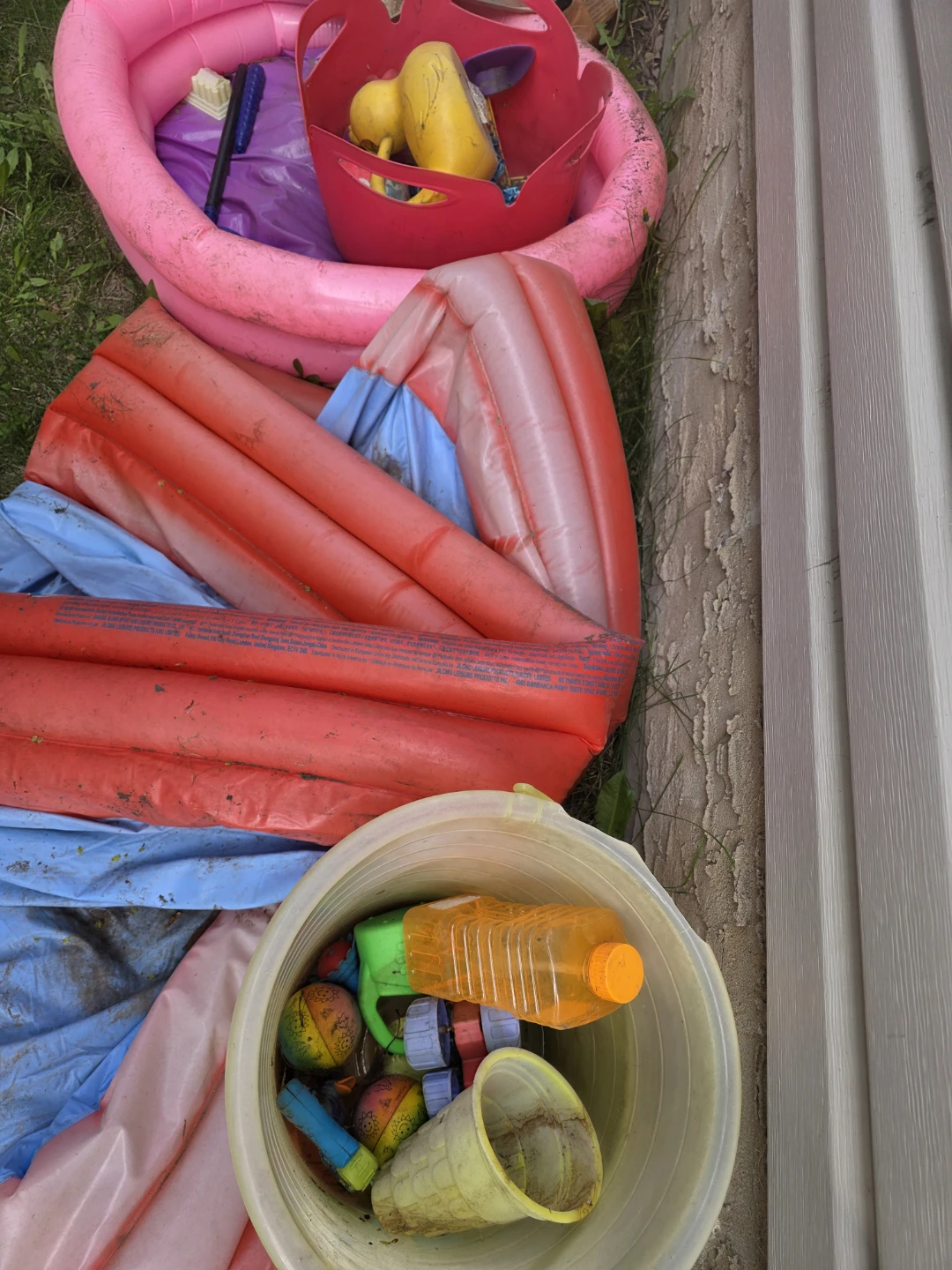 Inflatable Kiddie Pool and Water Toys