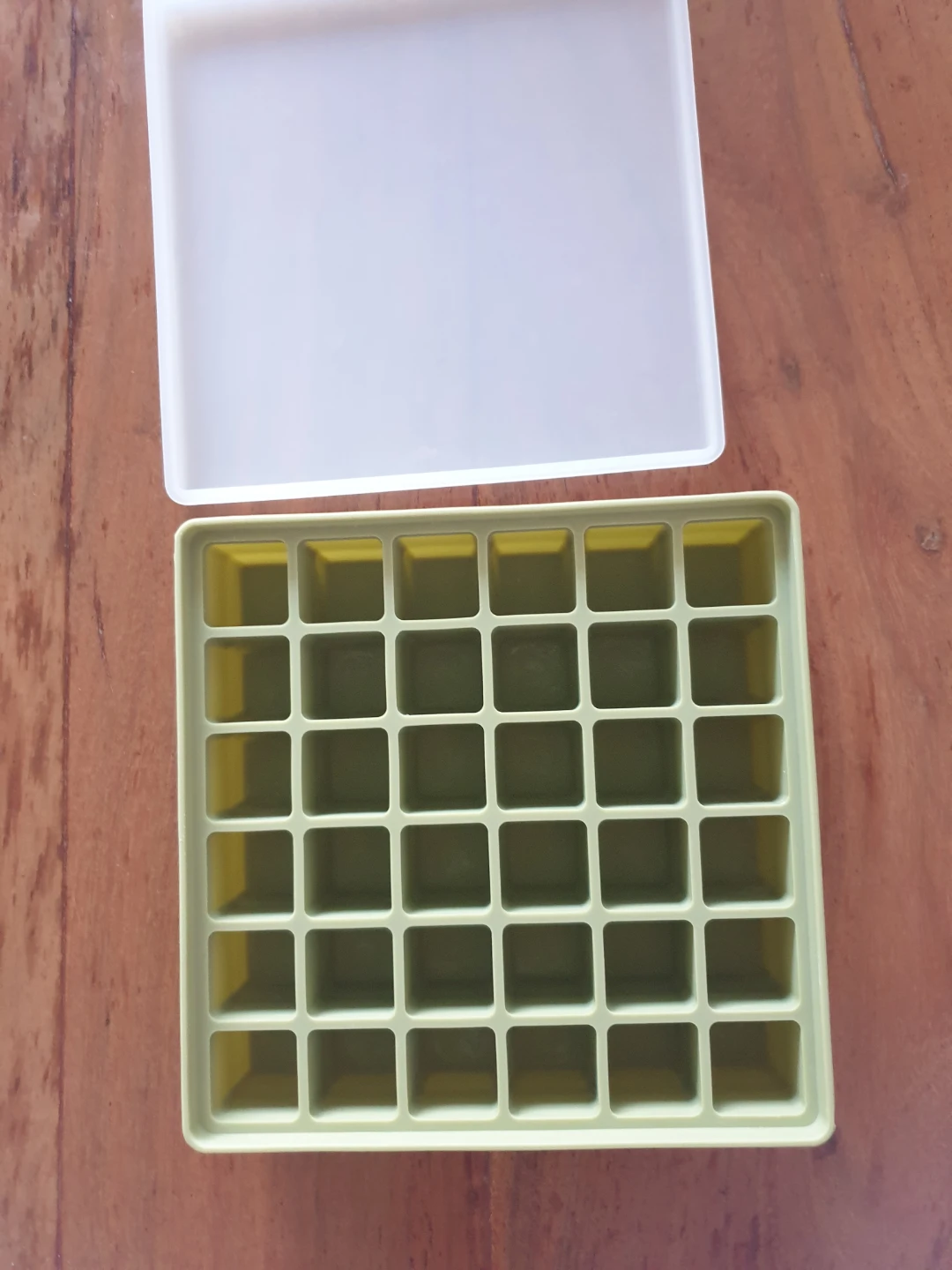 36-Cube Ice Cube Tray with Lid