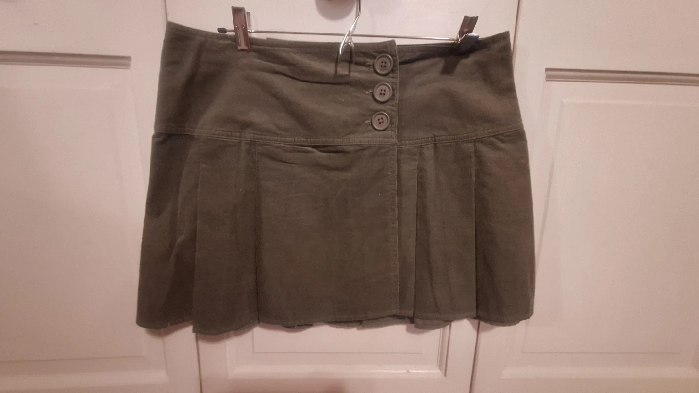 Khaki Old Navy Pleated Mini Skirt - Size 8