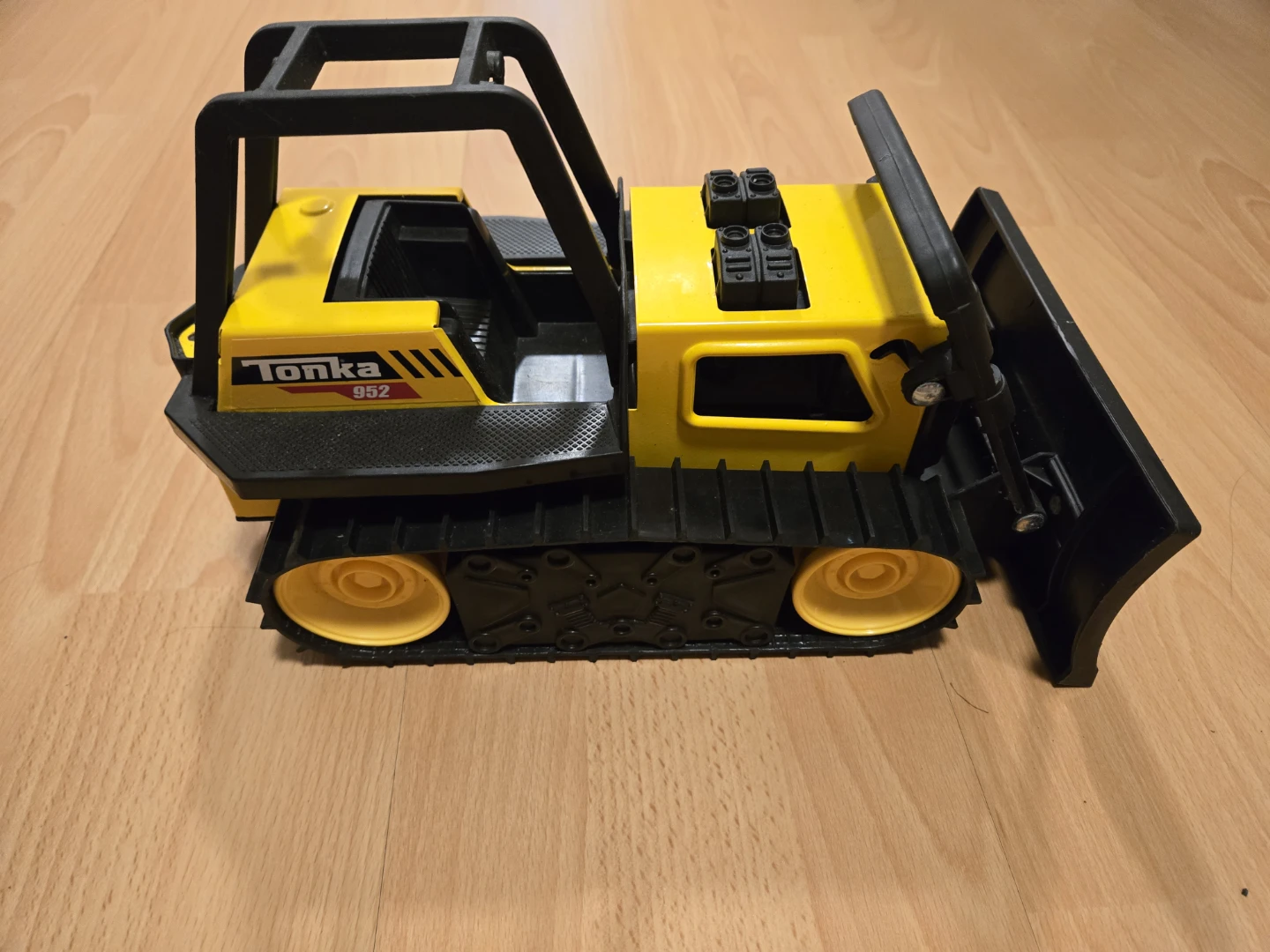 Tonka 952 Yellow & Black Die-Cast Construction Vehicle Toy