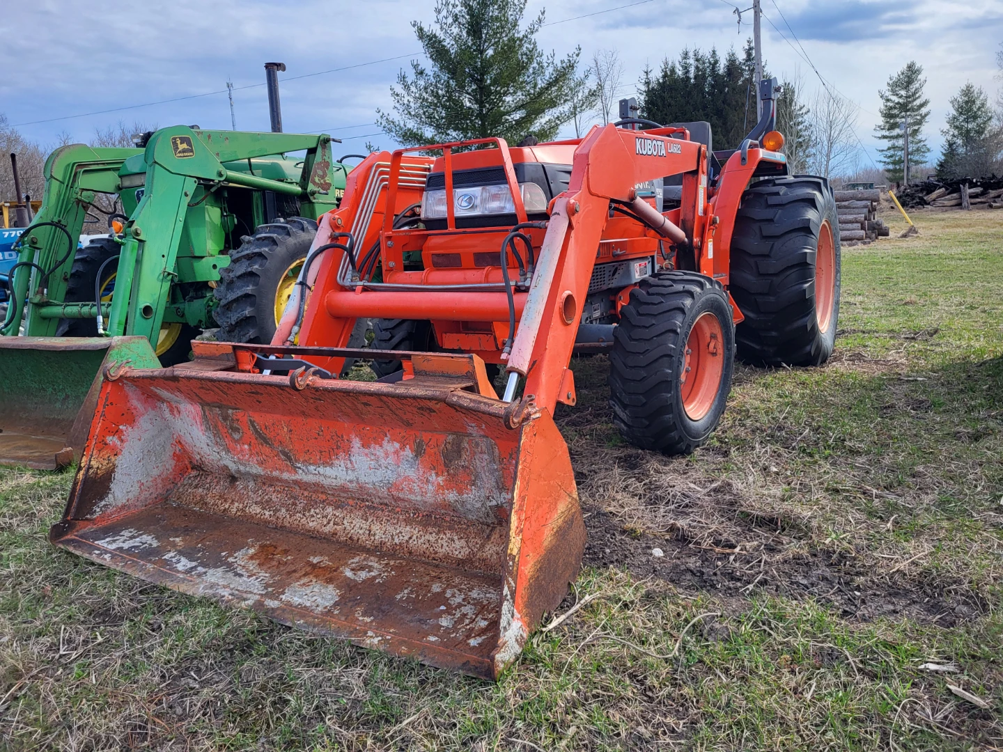 Kubota L3710 Farm/ Landscaping/ Contractor Tractor with Loader - photo 2