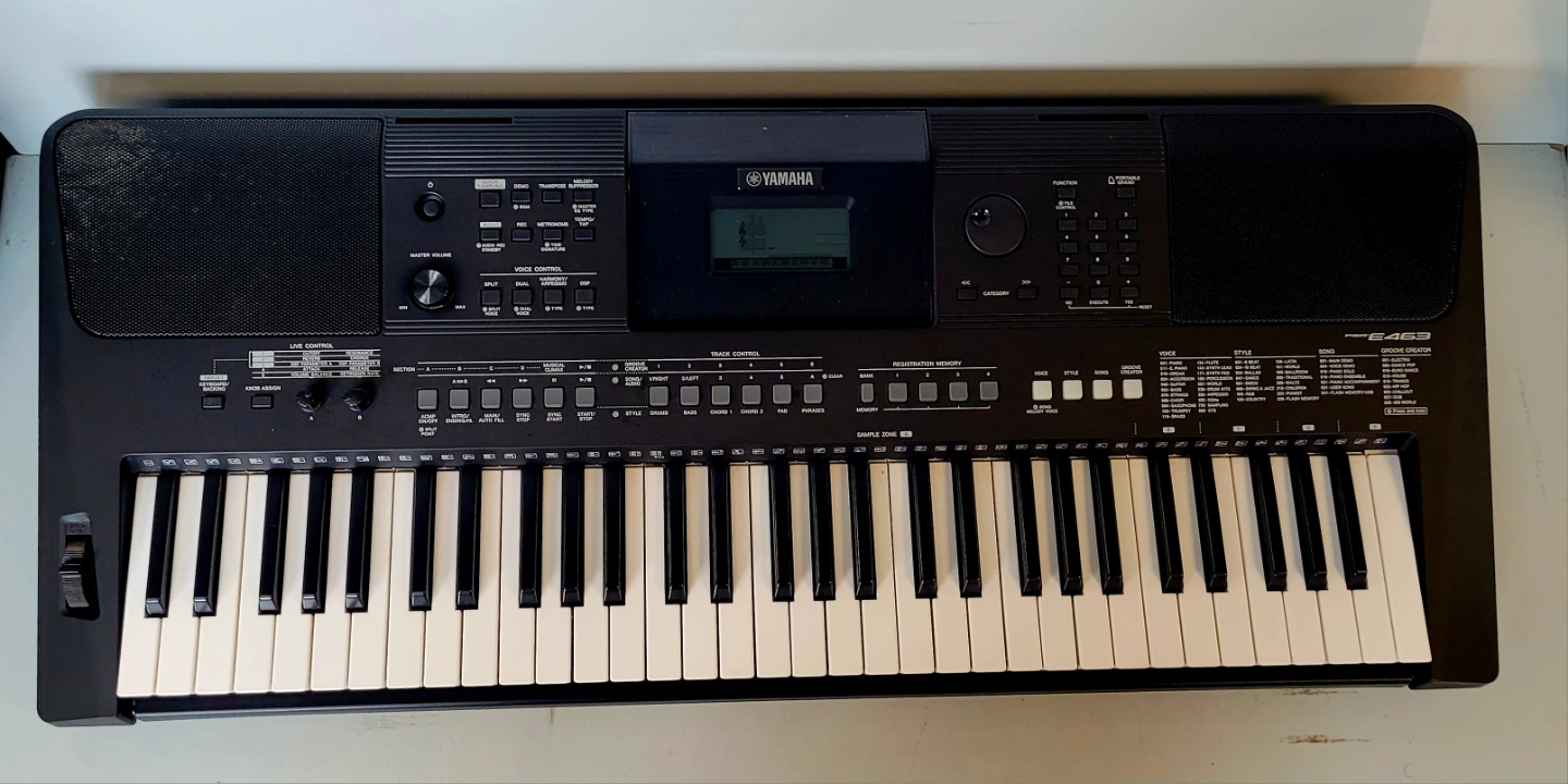 Yamaha PSR-E463 61-Key Portable Keyboard (31015174)