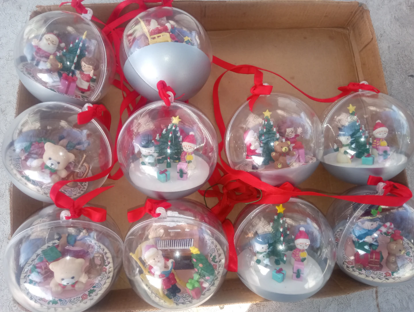 Set of 10 rare vintage Russ Berry globe Christmas Ornaments